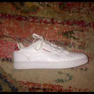 Reebok Size 8.5 Sneakers w cute floral pop